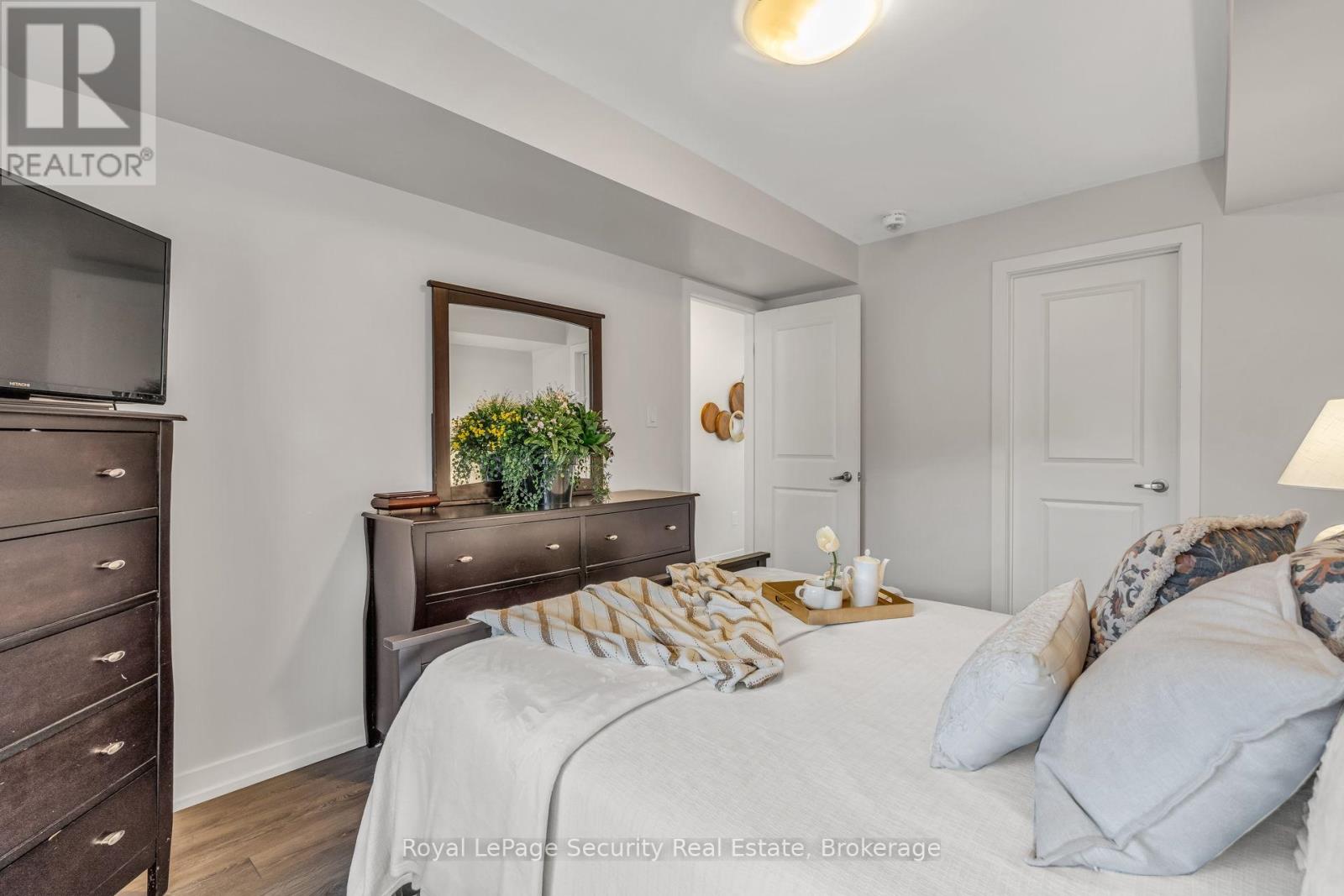141 - 80 Parrotta Drive, Toronto, Ontario  M9M 0E6 - Photo 32 - W12481108