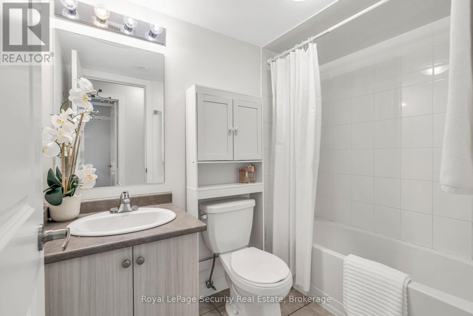 141 - 80 Parrotta Drive, Toronto, Ontario  M9M 0E6 - Photo 37 - W12481108