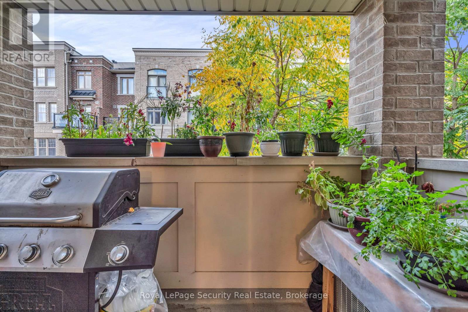 141 - 80 Parrotta Drive, Toronto, Ontario  M9M 0E6 - Photo 40 - W12481108
