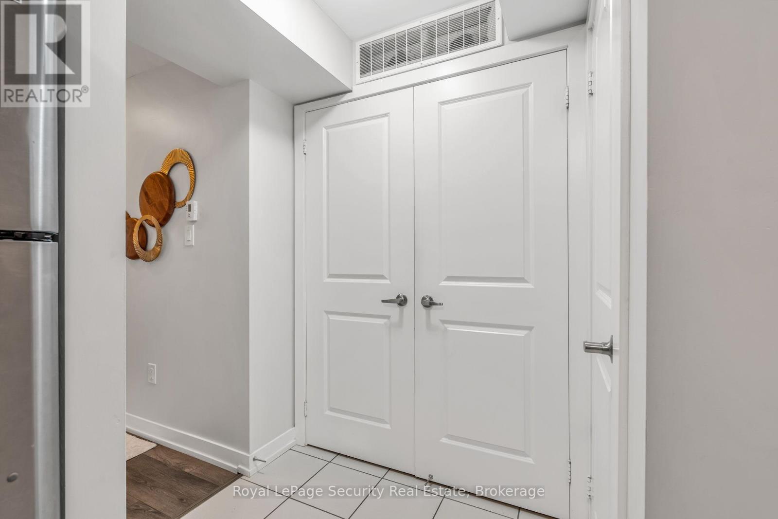 141 - 80 Parrotta Drive, Toronto, Ontario  M9M 0E6 - Photo 42 - W12481108