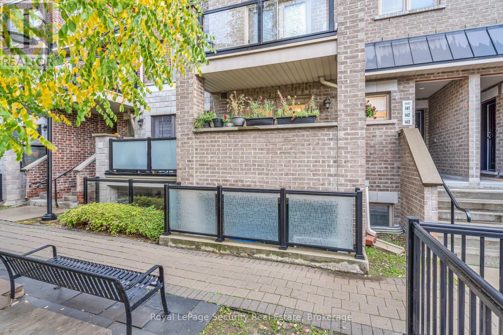 141 - 80 Parrotta Drive, Toronto, Ontario  M9M 0E6 - Photo 5 - W12481108