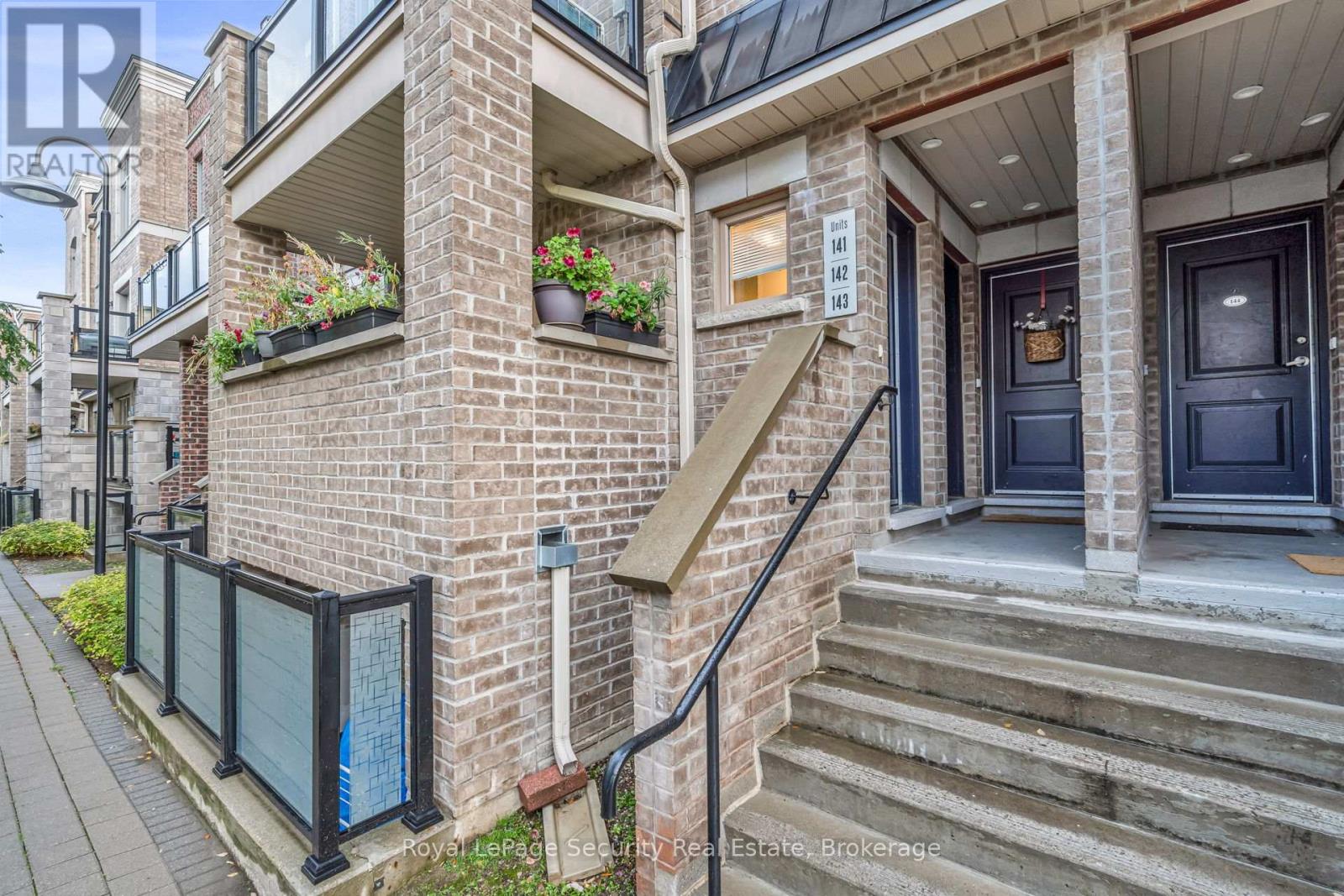 141 - 80 Parrotta Drive, Toronto, Ontario  M9M 0E6 - Photo 6 - W12481108