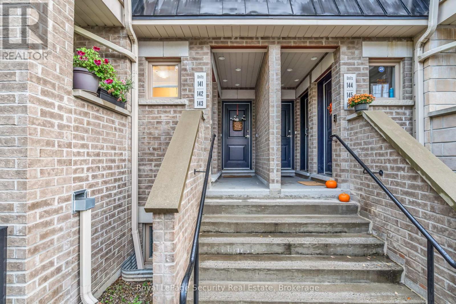 141 - 80 Parrotta Drive, Toronto, Ontario  M9M 0E6 - Photo 7 - W12481108