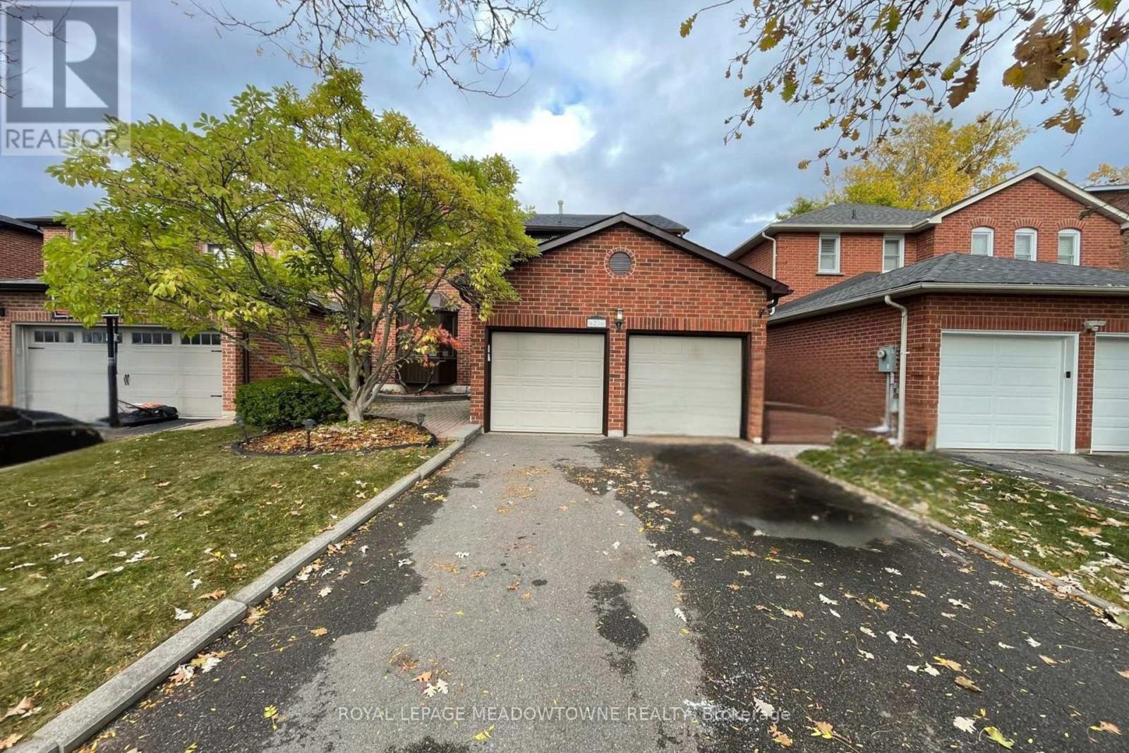 6236 Camgreen Circle, Mississauga, Ontario  L5N 4M5 - Photo 2 - W12481166