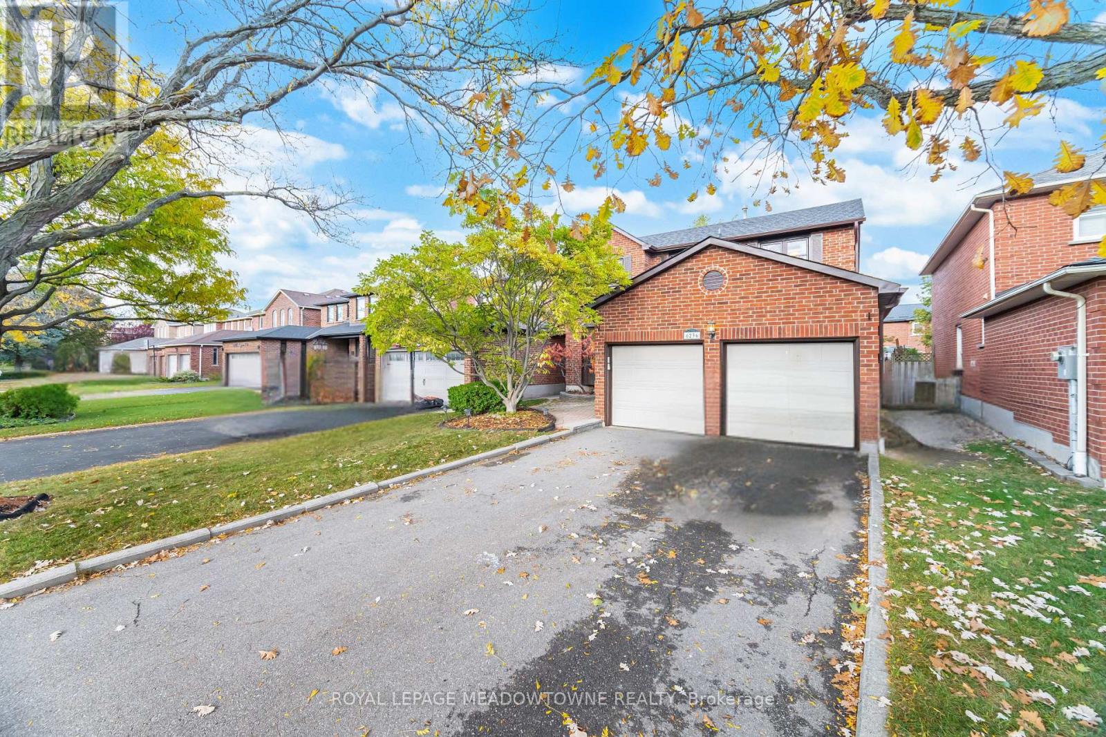 6236 Camgreen Circle, Mississauga, Ontario  L5N 4M5 - Photo 3 - W12481166