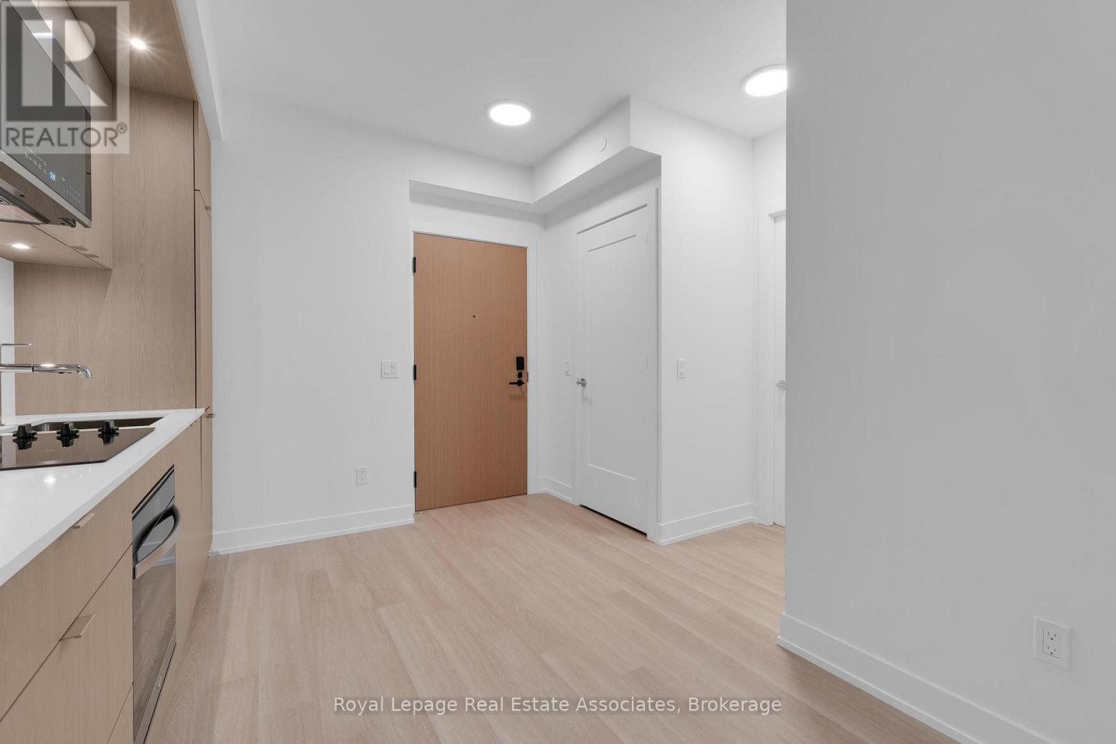 405 - 60 Central Park Roadway, Toronto, Ontario  M9A 0E6 - Photo 14 - W12481167