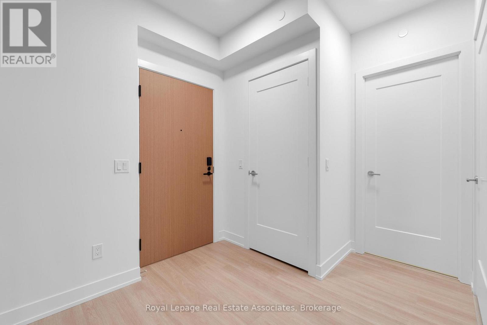 405 - 60 Central Park Roadway, Toronto, Ontario  M9A 0E6 - Photo 15 - W12481167