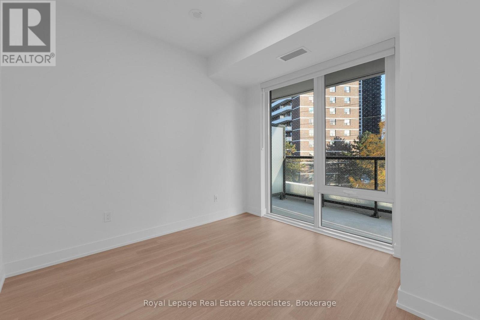 405 - 60 Central Park Roadway, Toronto, Ontario  M9A 0E6 - Photo 7 - W12481167