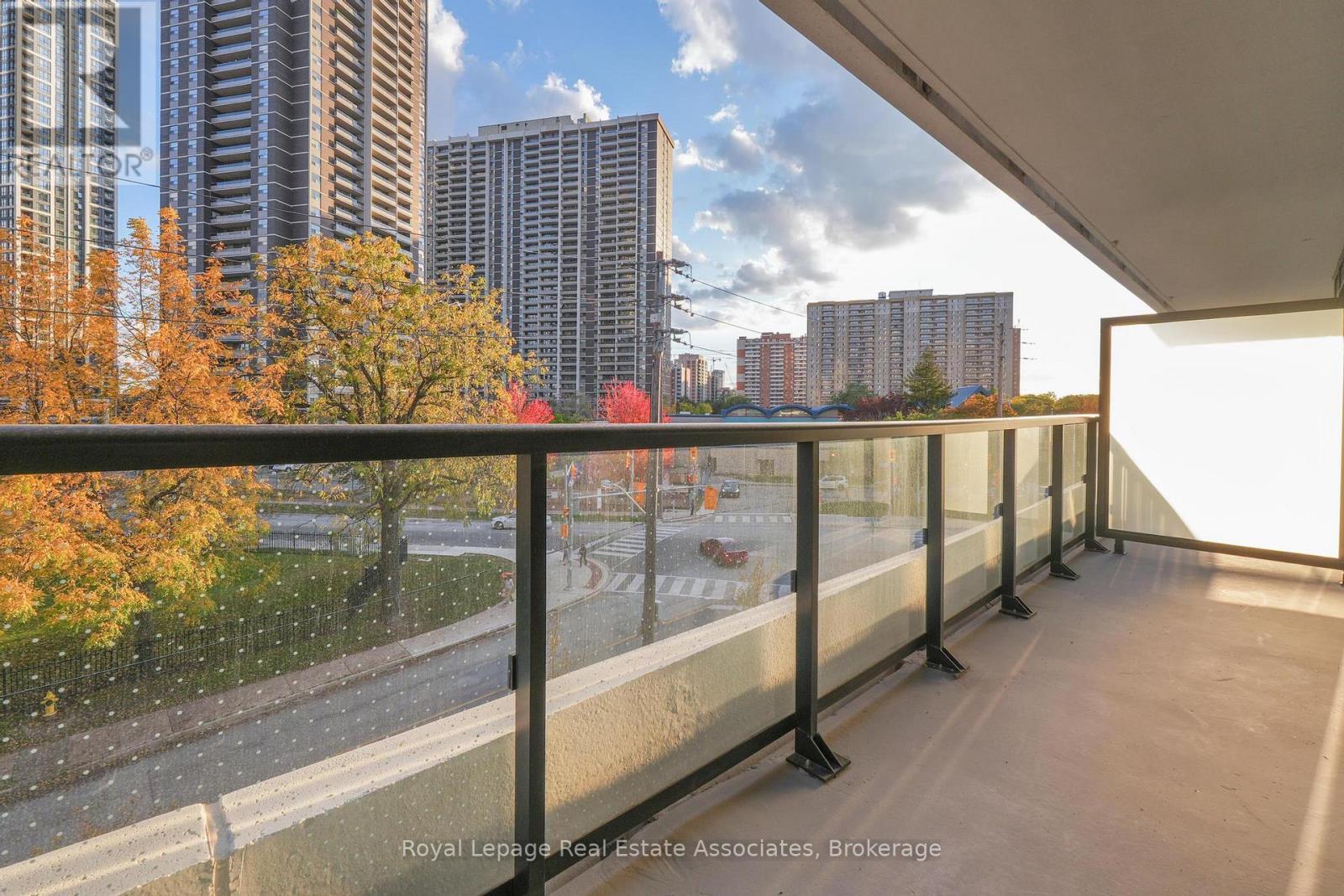 405 - 60 Central Park Roadway, Toronto, Ontario  M9A 0E6 - Photo 9 - W12481167