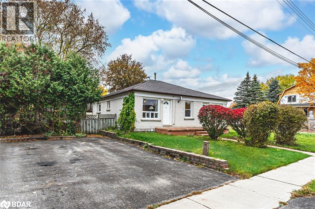 34/36 CENTRE STREET, angus, Ontario
