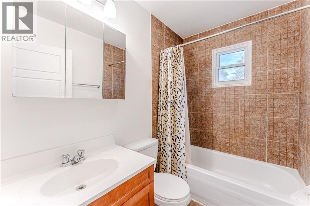 34/36 Centre Street, Angus, Ontario  L0M 1B0 - Photo 9 - 40781390