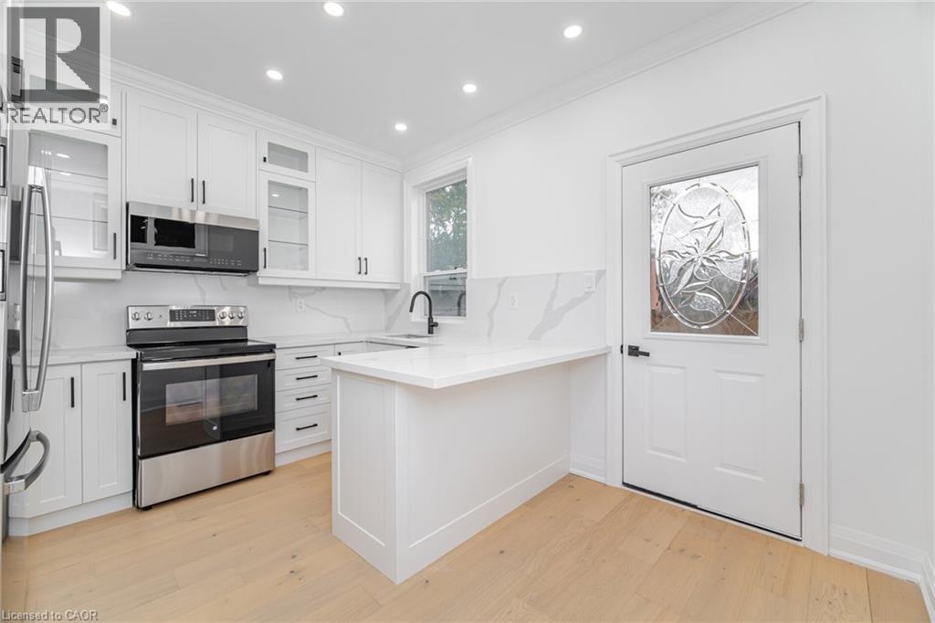 285 CHARLTON Avenue, Hamilton, Ontario