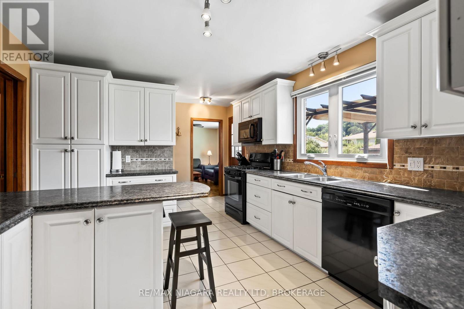 40 Gaspare Drive, Port Colborne, Ontario  L3K 2V2 - Photo 18 - X12481173
