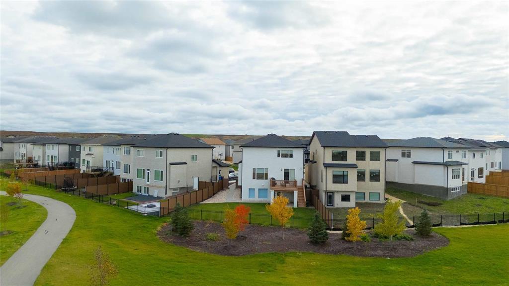 63 Mulberry Creek Drive, Winnipeg, Manitoba  R3Y 2E6 - Photo 1 - 202527244