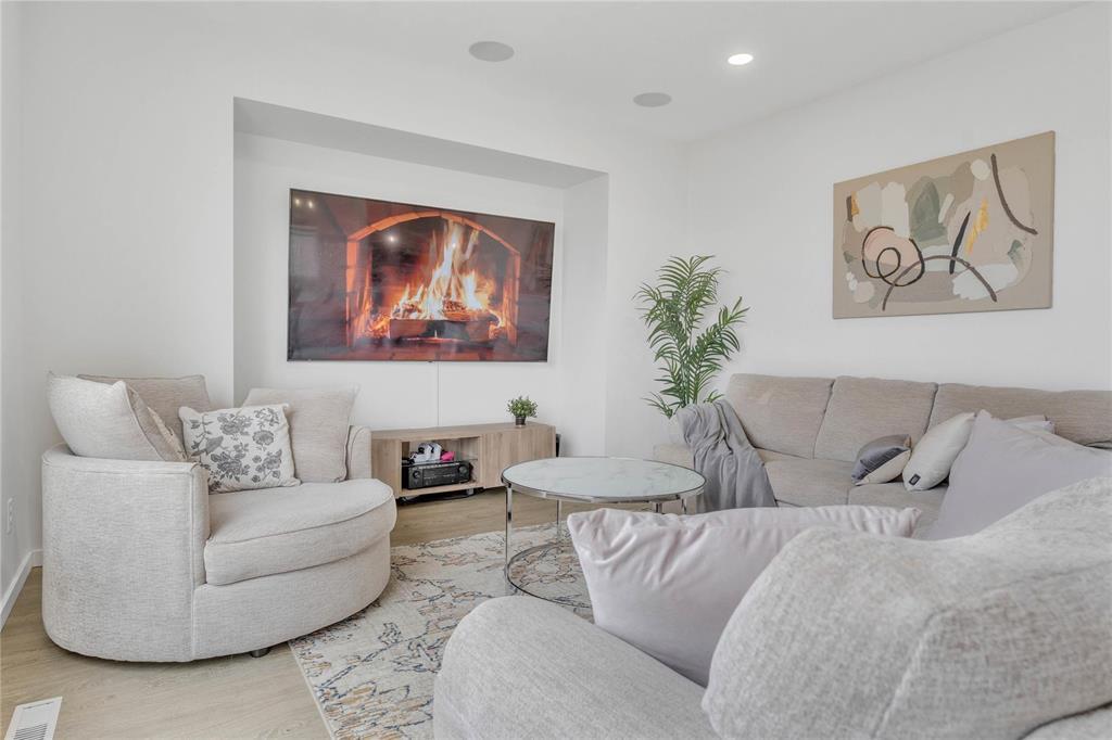 63 Mulberry Creek Drive, Winnipeg, Manitoba  R3Y 2E6 - Photo 12 - 202527244