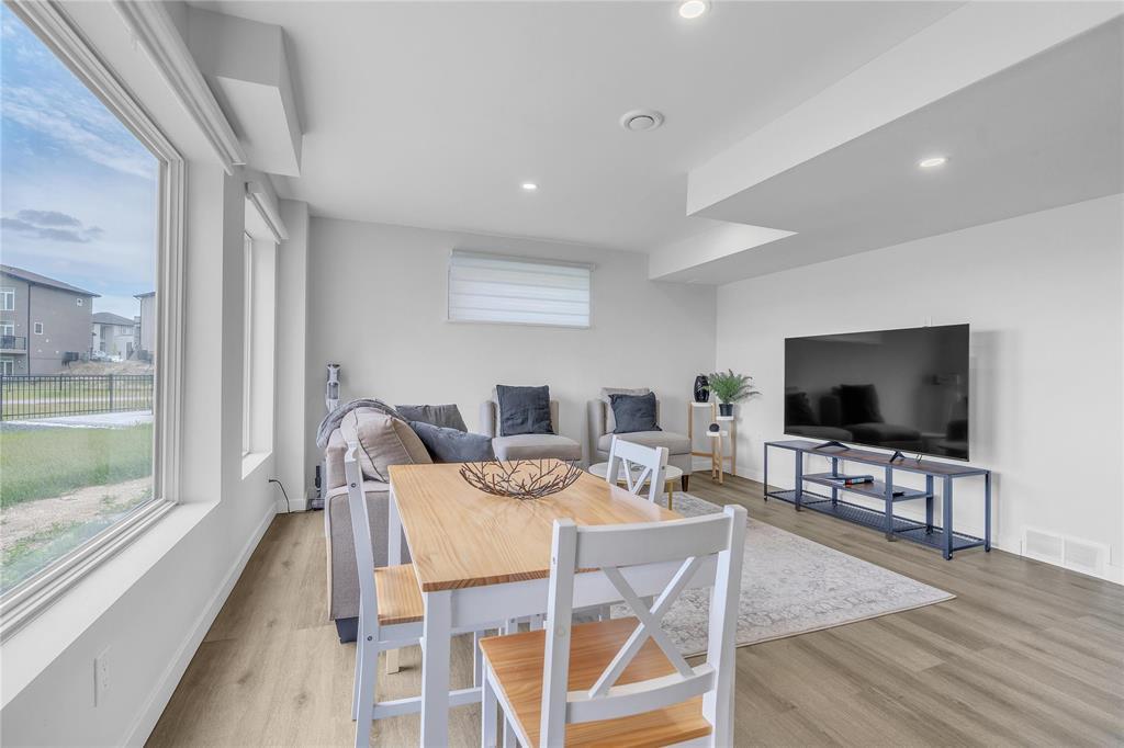 63 Mulberry Creek Drive, Winnipeg, Manitoba  R3Y 2E6 - Photo 33 - 202527244