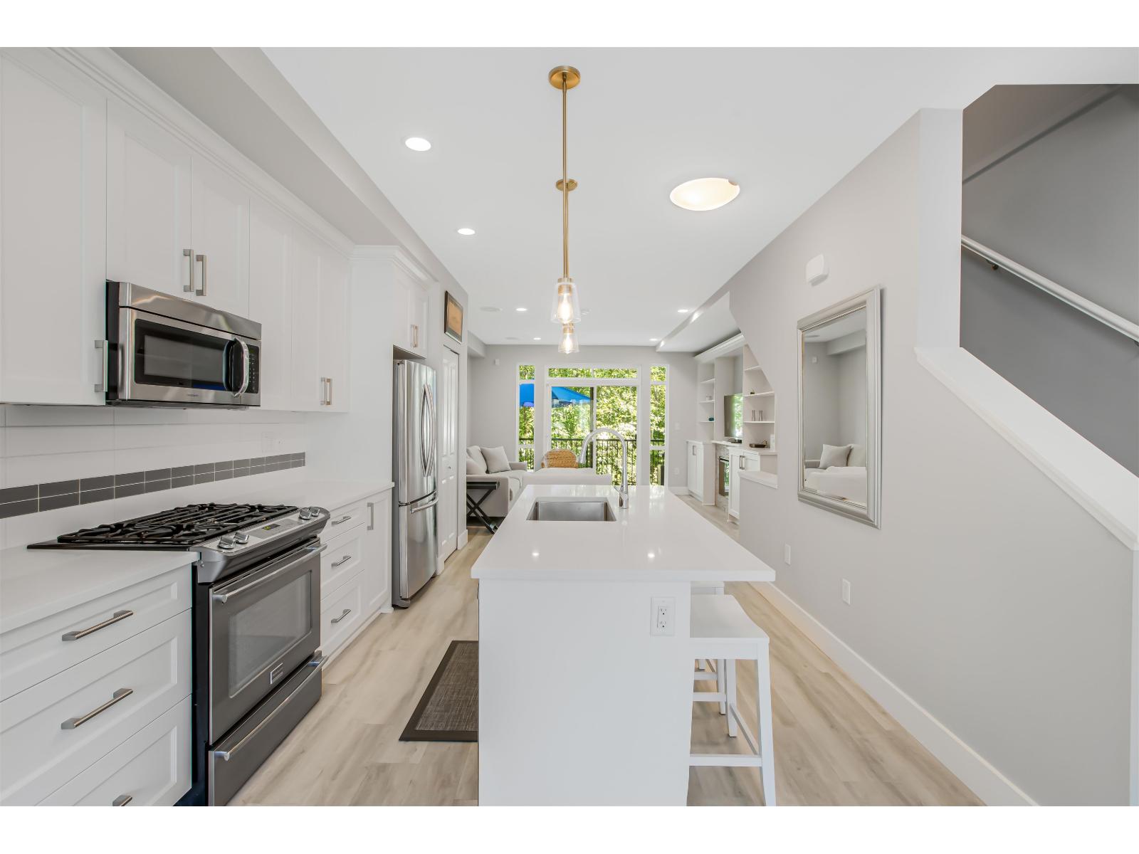 61 3039 156 Street, Surrey, British Columbia  V3Z 6T5 - Photo 3 - R3061097