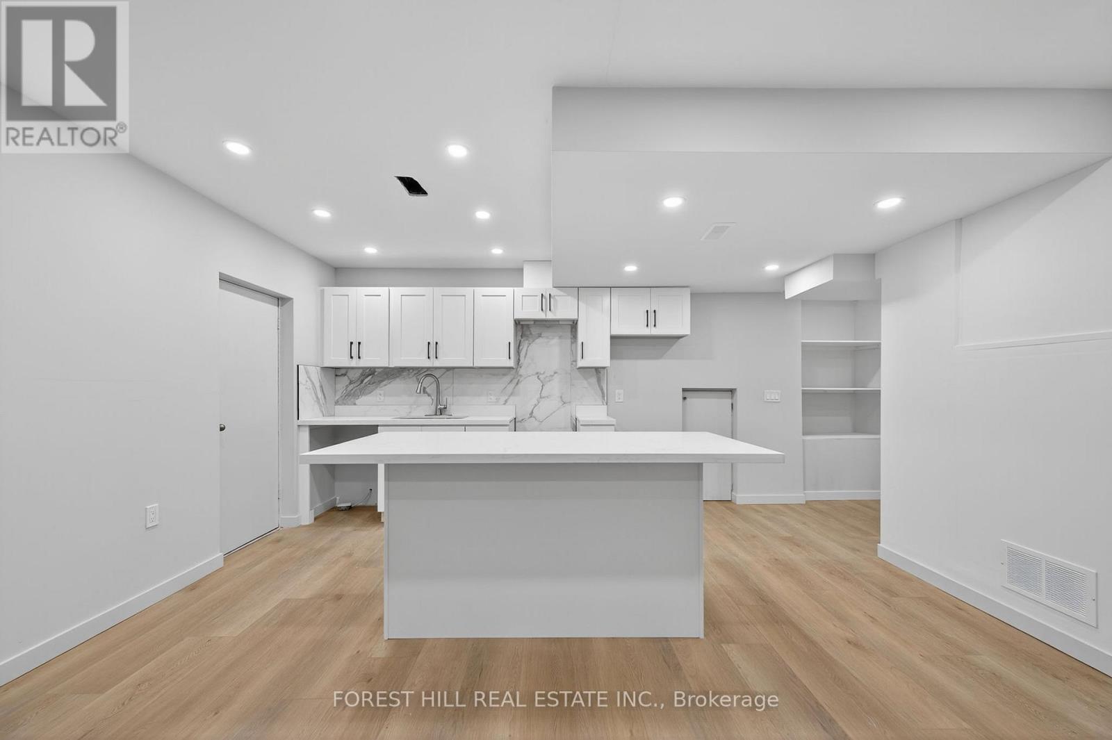 C - 19 CANDIS DRIVE, Toronto, Ontario
