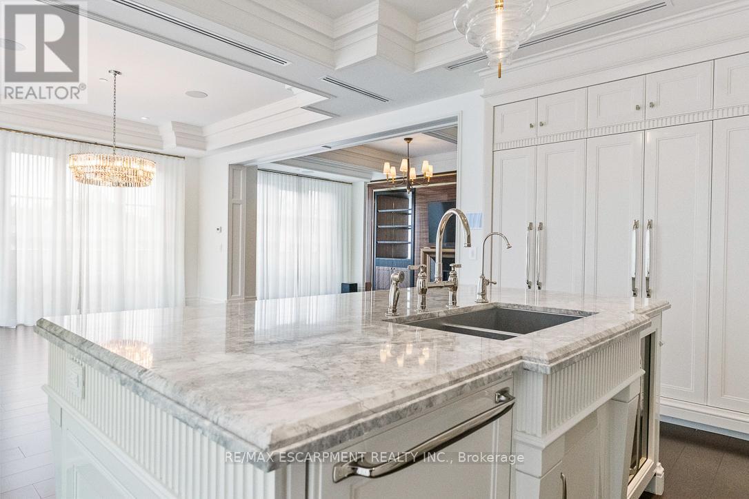 212 - 300 Randall Street, Oakville, Ontario  L6J 1R1 - Photo 30 - W12456293