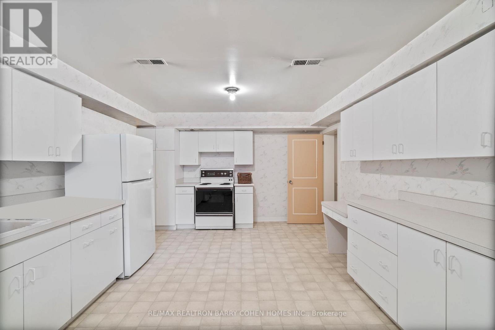 16 Wilket Road, Toronto, Ontario  M2L 1N6 - Photo 17 - C12481241