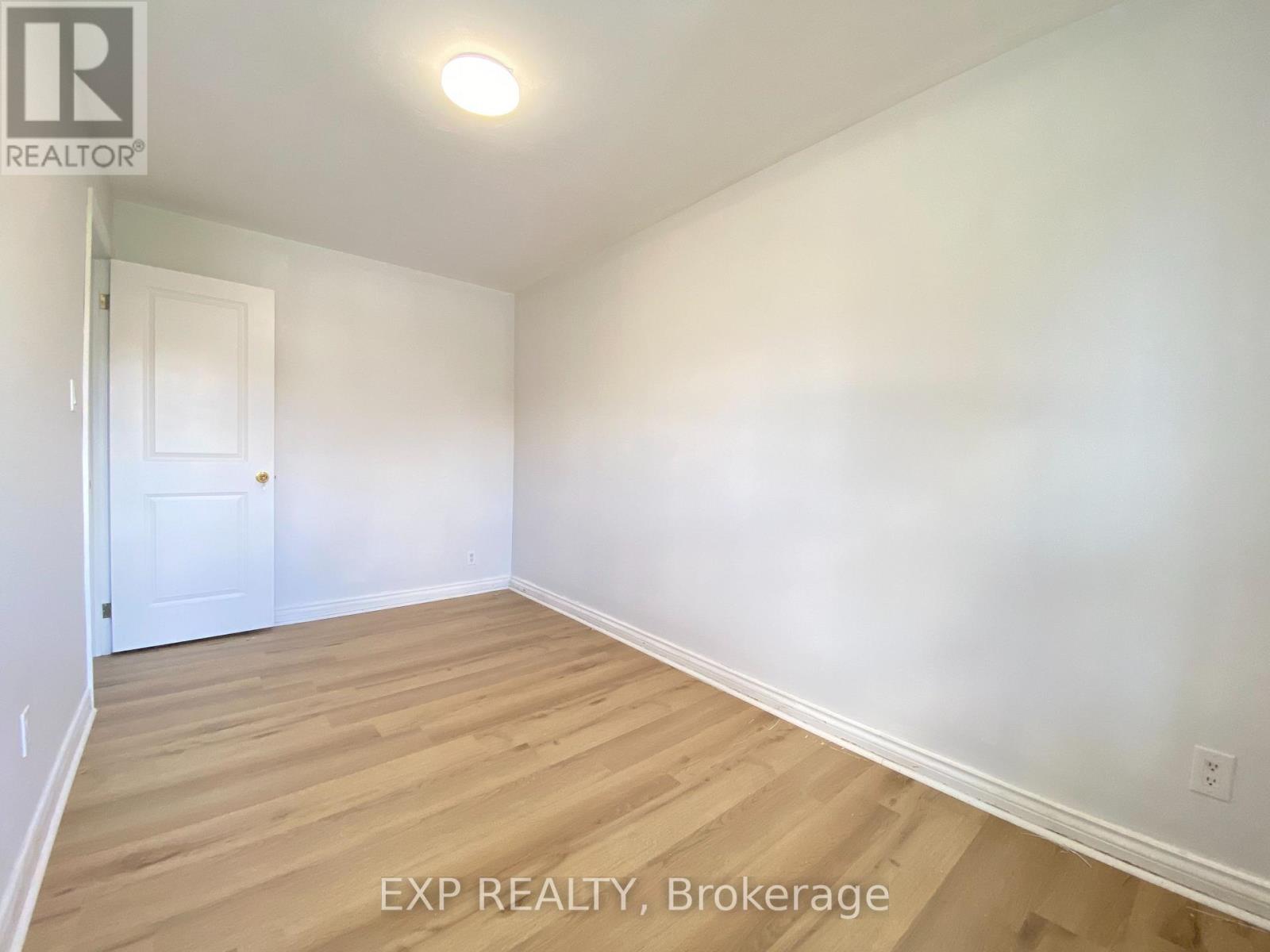 6 DEBLYN DRIVE, Toronto, Ontario