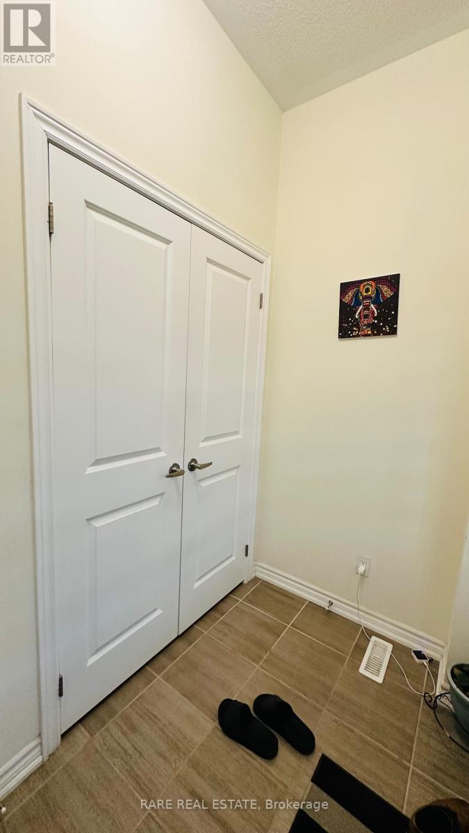 131 Closson Drive, Whitby, Ontario  L1P 0M7 - Photo 3 - E12481206