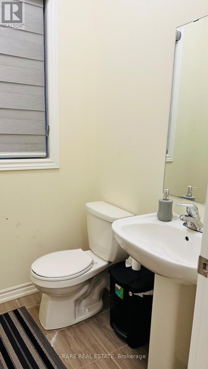 131 Closson Drive, Whitby, Ontario  L1P 0M7 - Photo 5 - E12481206