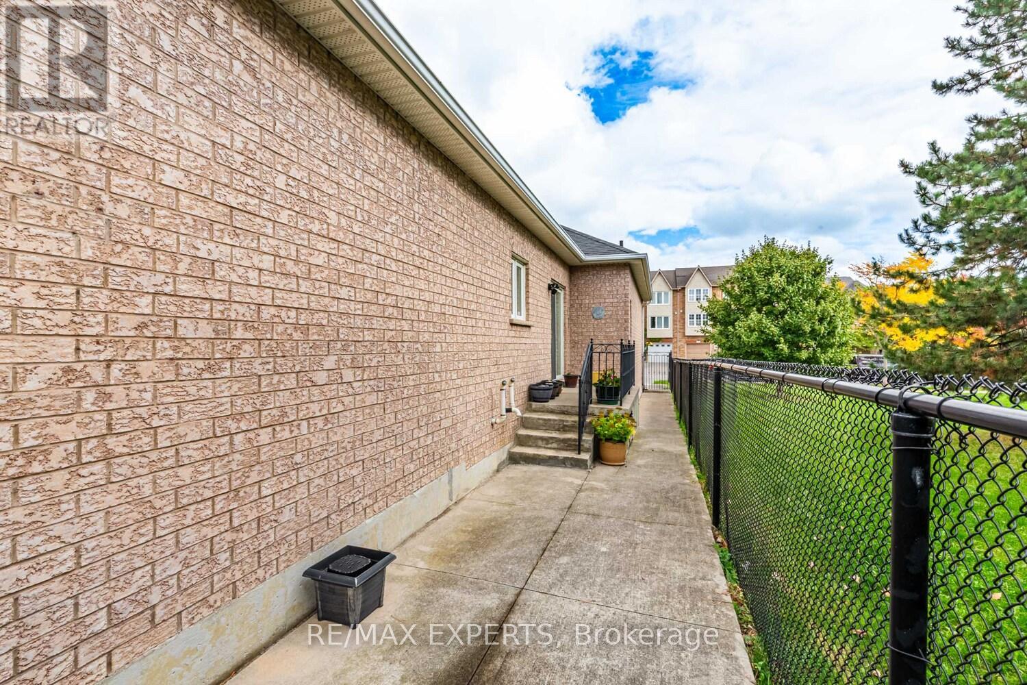 141 Michelle Drive, Vaughan, Ontario  L4L 9E1 - Photo 28 - N12481180