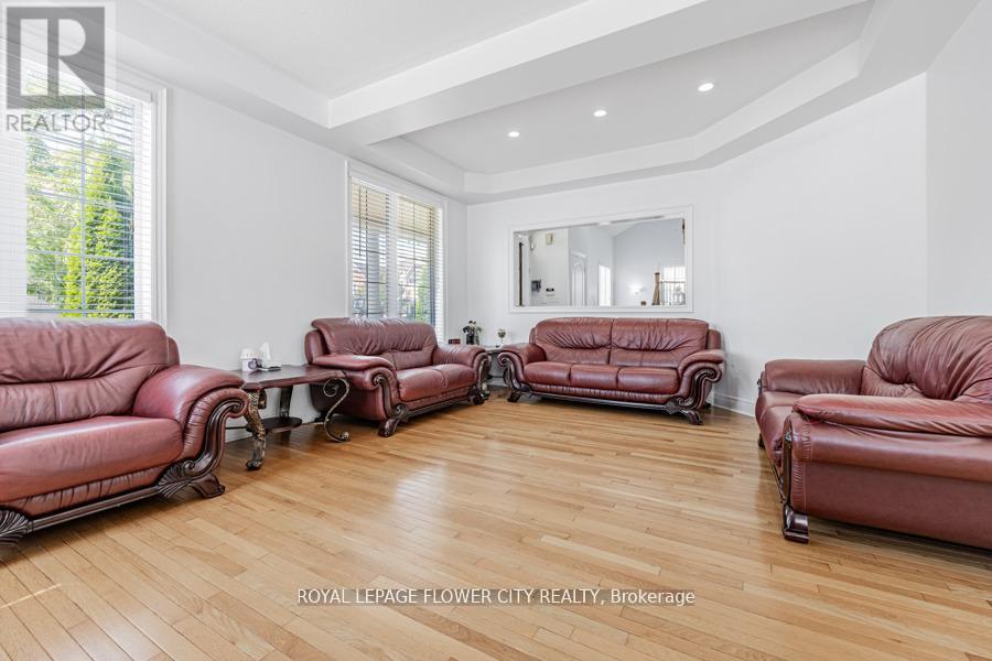 73 Hollywood Hill Circle, Vaughan, Ontario  L4H 2P4 - Photo 10 - N12481186