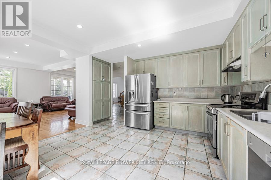 73 Hollywood Hill Circle, Vaughan, Ontario  L4H 2P4 - Photo 11 - N12481186