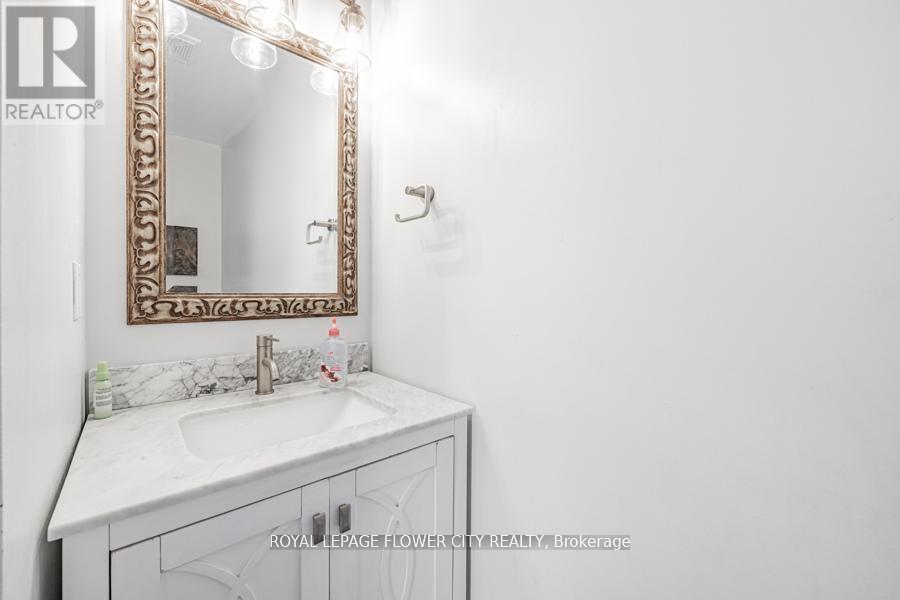73 Hollywood Hill Circle, Vaughan, Ontario  L4H 2P4 - Photo 12 - N12481186