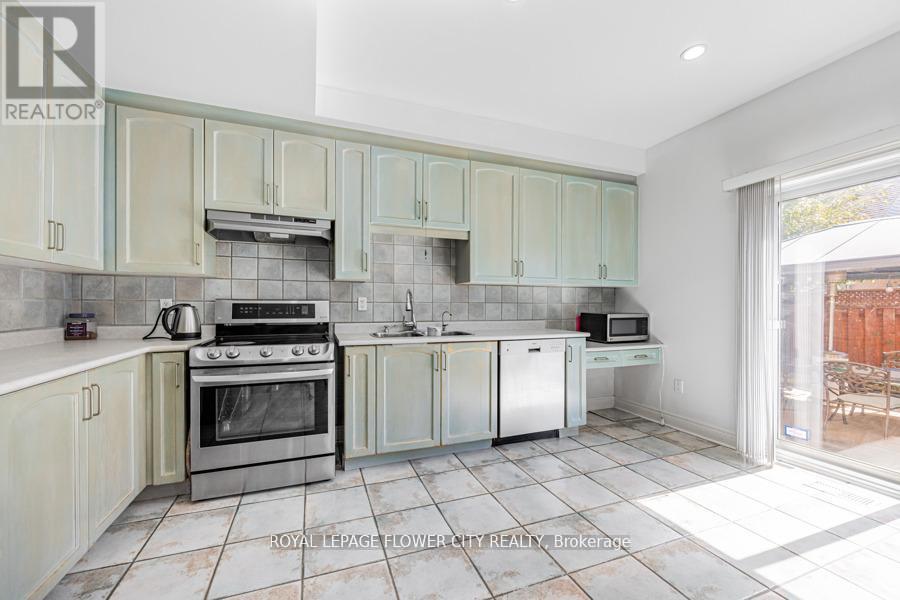 73 Hollywood Hill Circle, Vaughan, Ontario  L4H 2P4 - Photo 17 - N12481186