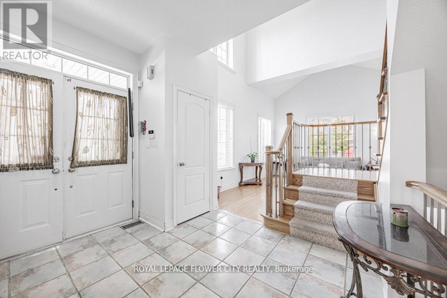 73 Hollywood Hill Circle, Vaughan, Ontario  L4H 2P4 - Photo 4 - N12481186