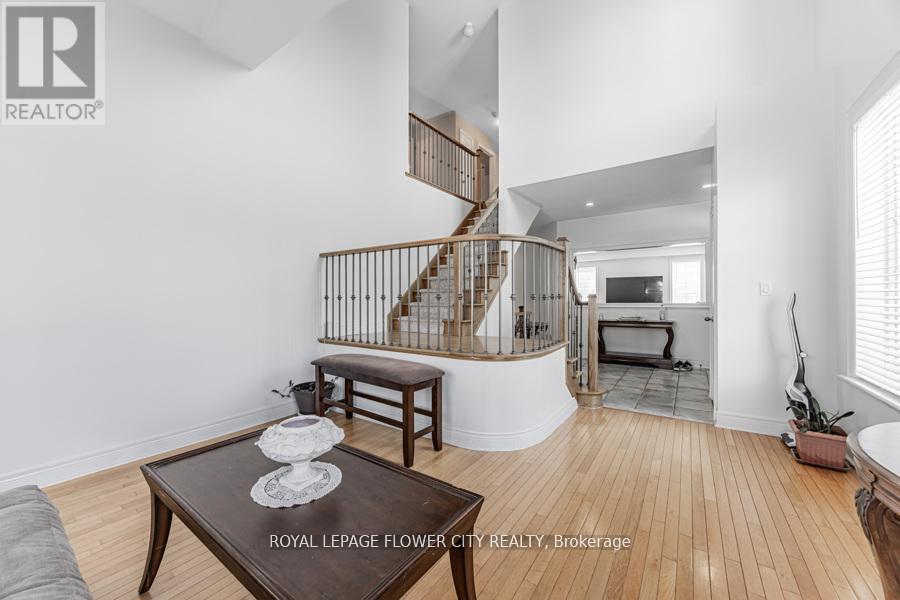 73 Hollywood Hill Circle, Vaughan, Ontario  L4H 2P4 - Photo 5 - N12481186