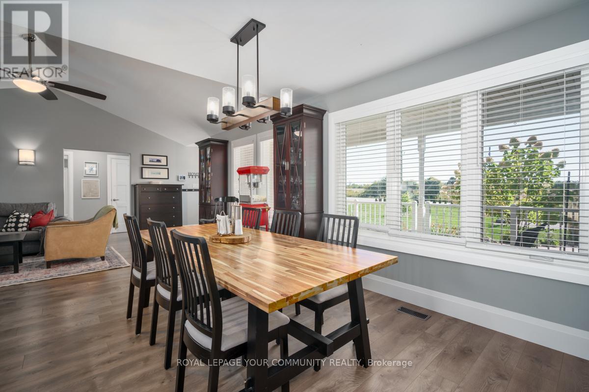 10450 Ravenshoe Road, Georgina, Ontario  L0C 1L0 - Photo 11 - N12481223