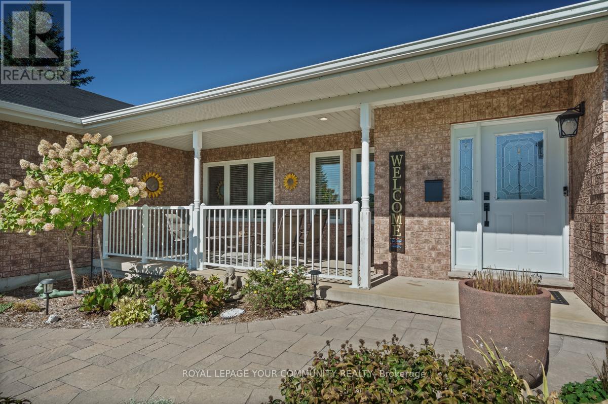 10450 Ravenshoe Road, Georgina, Ontario  L0C 1L0 - Photo 2 - N12481223