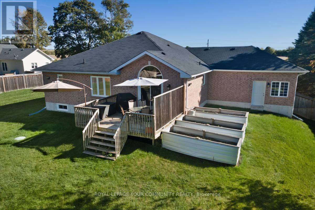 10450 Ravenshoe Road, Georgina, Ontario  L0C 1L0 - Photo 37 - N12481223