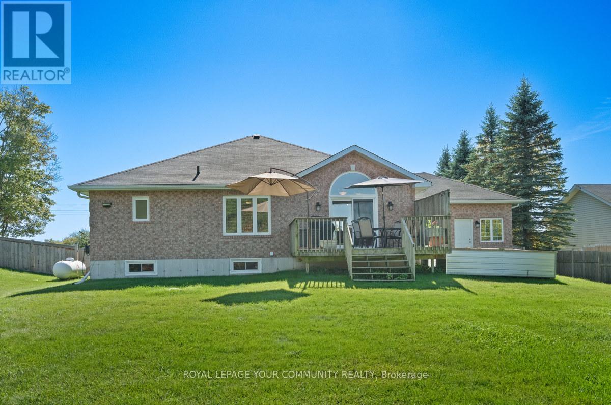 10450 Ravenshoe Road, Georgina, Ontario  L0C 1L0 - Photo 39 - N12481223