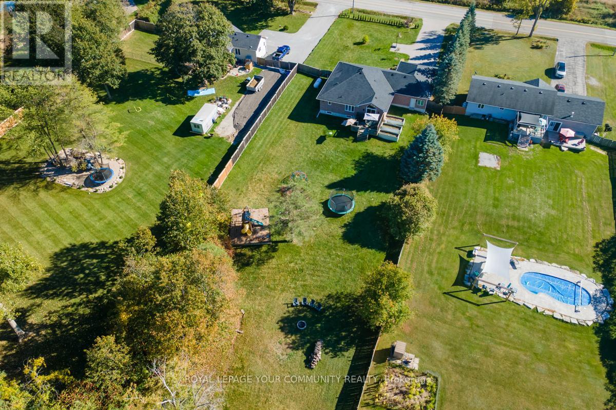 10450 Ravenshoe Road, Georgina, Ontario  L0C 1L0 - Photo 4 - N12481223