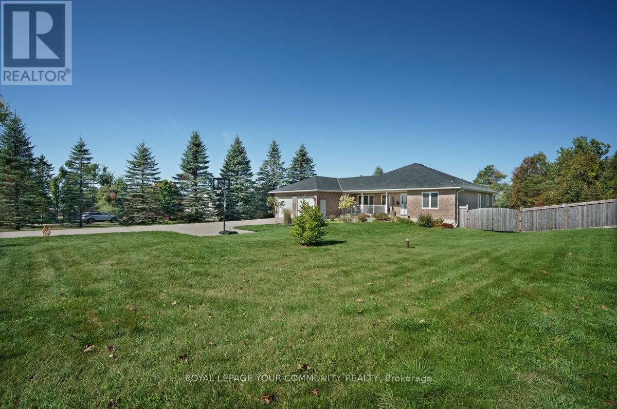 10450 Ravenshoe Road, Georgina, Ontario  L0C 1L0 - Photo 7 - N12481223