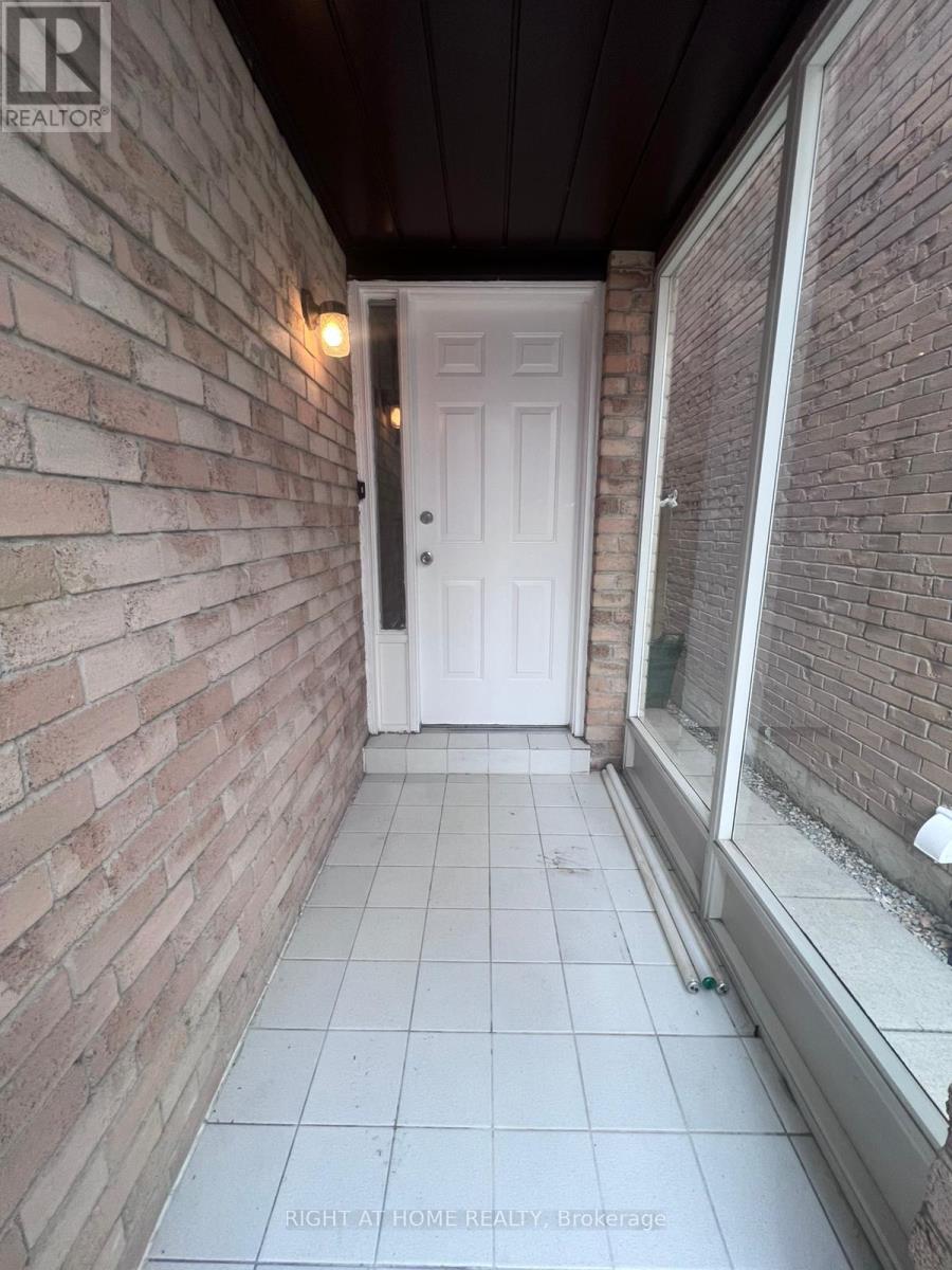 Main Fl - 16 Lavron Court, Markham, Ontario  L3S 2R4 - Photo 3 - N12481240