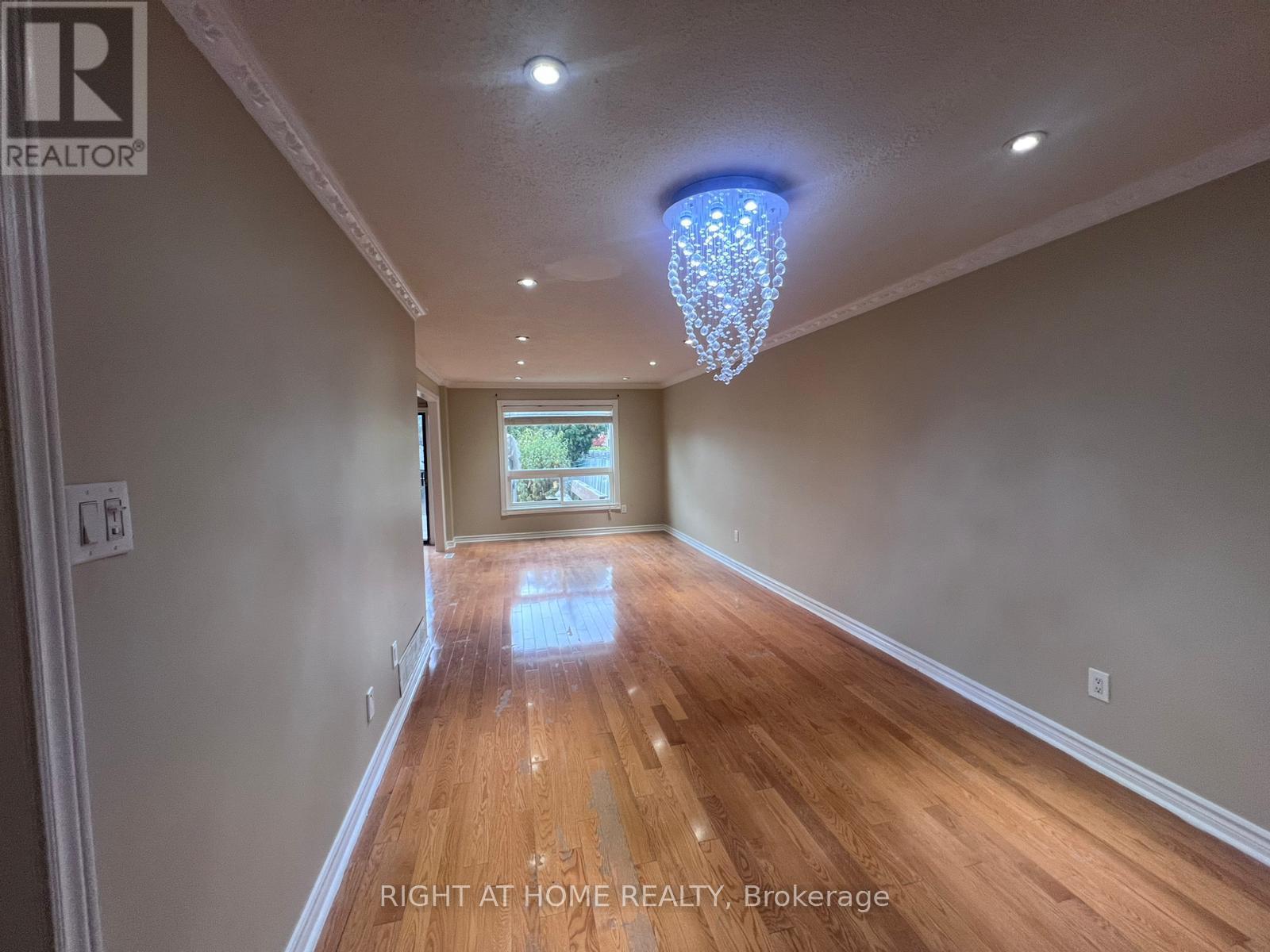 Main Fl - 16 Lavron Court, Markham, Ontario  L3S 2R4 - Photo 4 - N12481240
