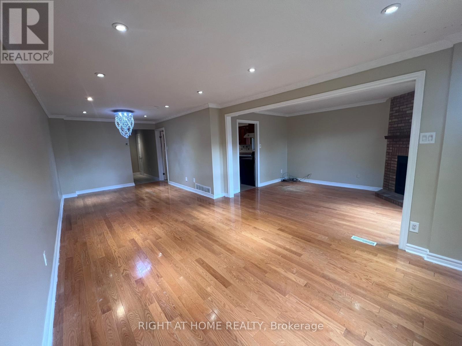 Main Fl - 16 Lavron Court, Markham, Ontario  L3S 2R4 - Photo 5 - N12481240