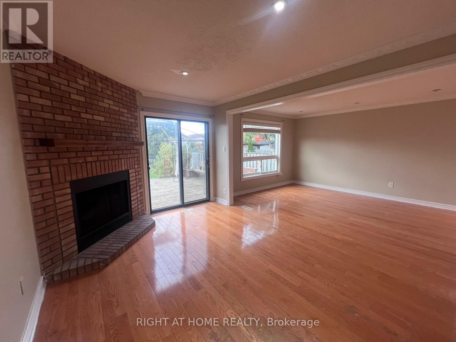 Main Fl - 16 Lavron Court, Markham, Ontario  L3S 2R4 - Photo 7 - N12481240