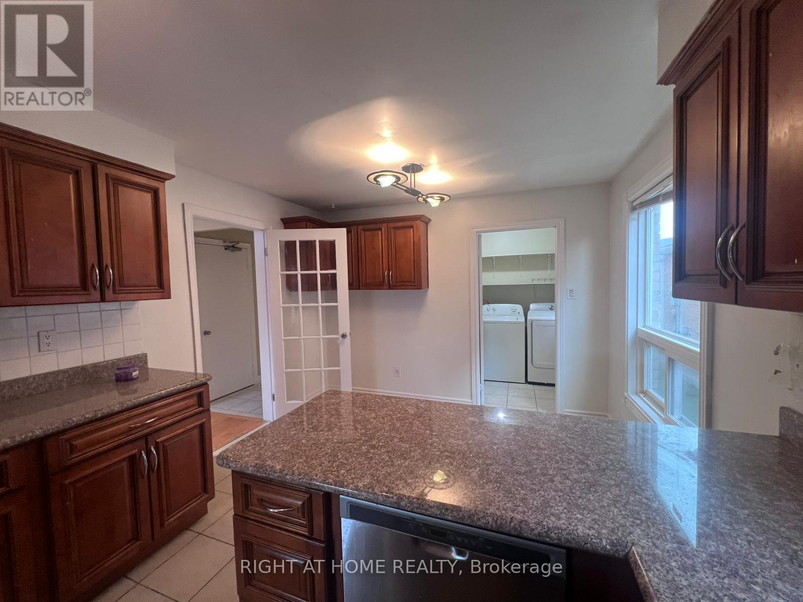 Main Fl - 16 Lavron Court, Markham, Ontario  L3S 2R4 - Photo 9 - N12481240