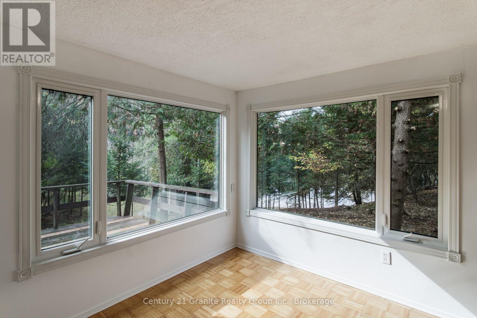50 Riverside Drive, Dysart Et Al, Ontario  K0M 1S0 - Photo 25 - X12481248
