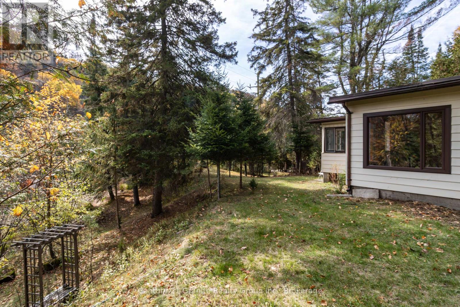 50 Riverside Drive, Dysart Et Al, Ontario  K0M 1S0 - Photo 39 - X12481248