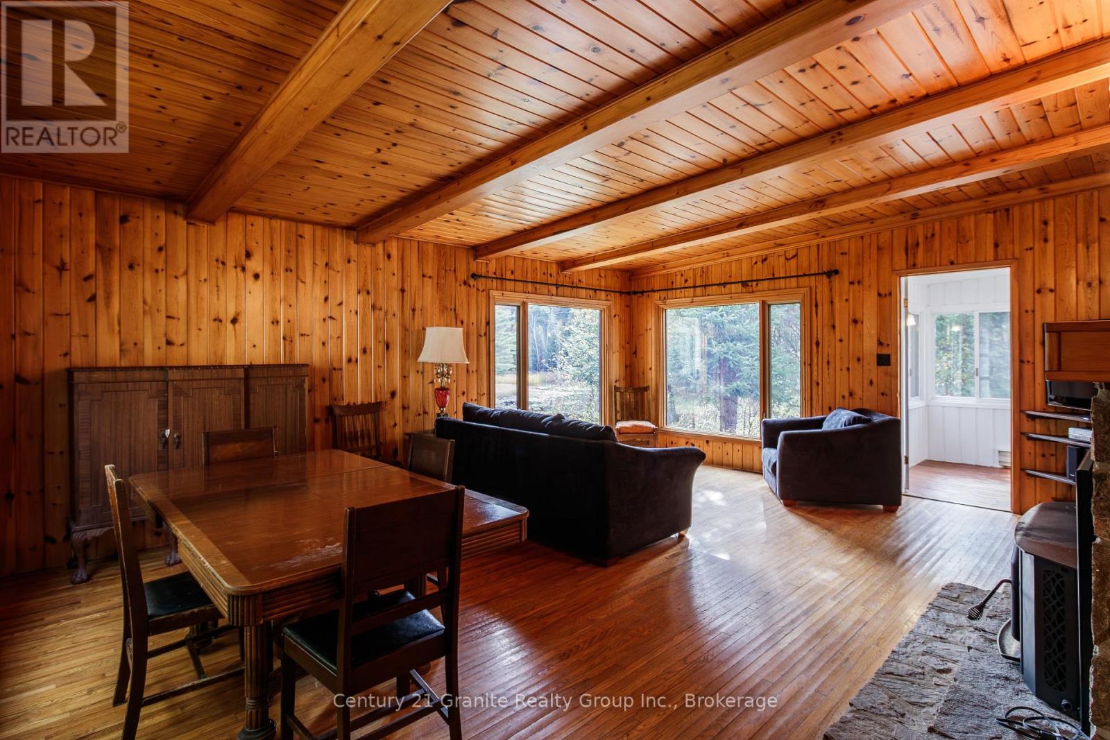 50 Riverside Drive, Dysart Et Al, Ontario  K0M 1S0 - Photo 4 - X12481248