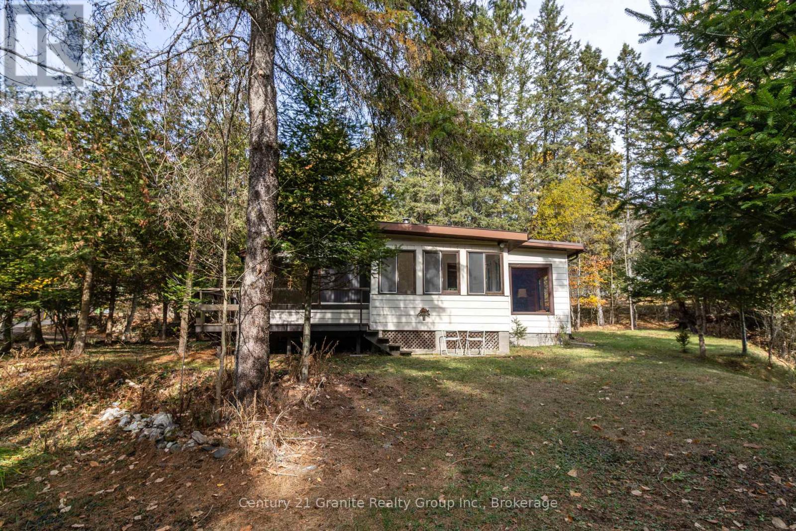 50 Riverside Drive, Dysart Et Al, Ontario  K0M 1S0 - Photo 41 - X12481248