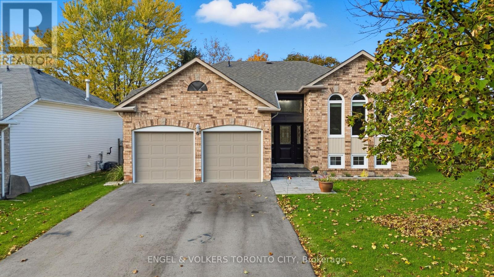 6 Kingsgate Crescent, East Gwillimbury (Mt Albert), Ontario  L0G 1M0 - Photo 2 - N12480796